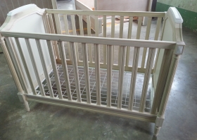 khung giường sắt V 角鐵嬰兒床